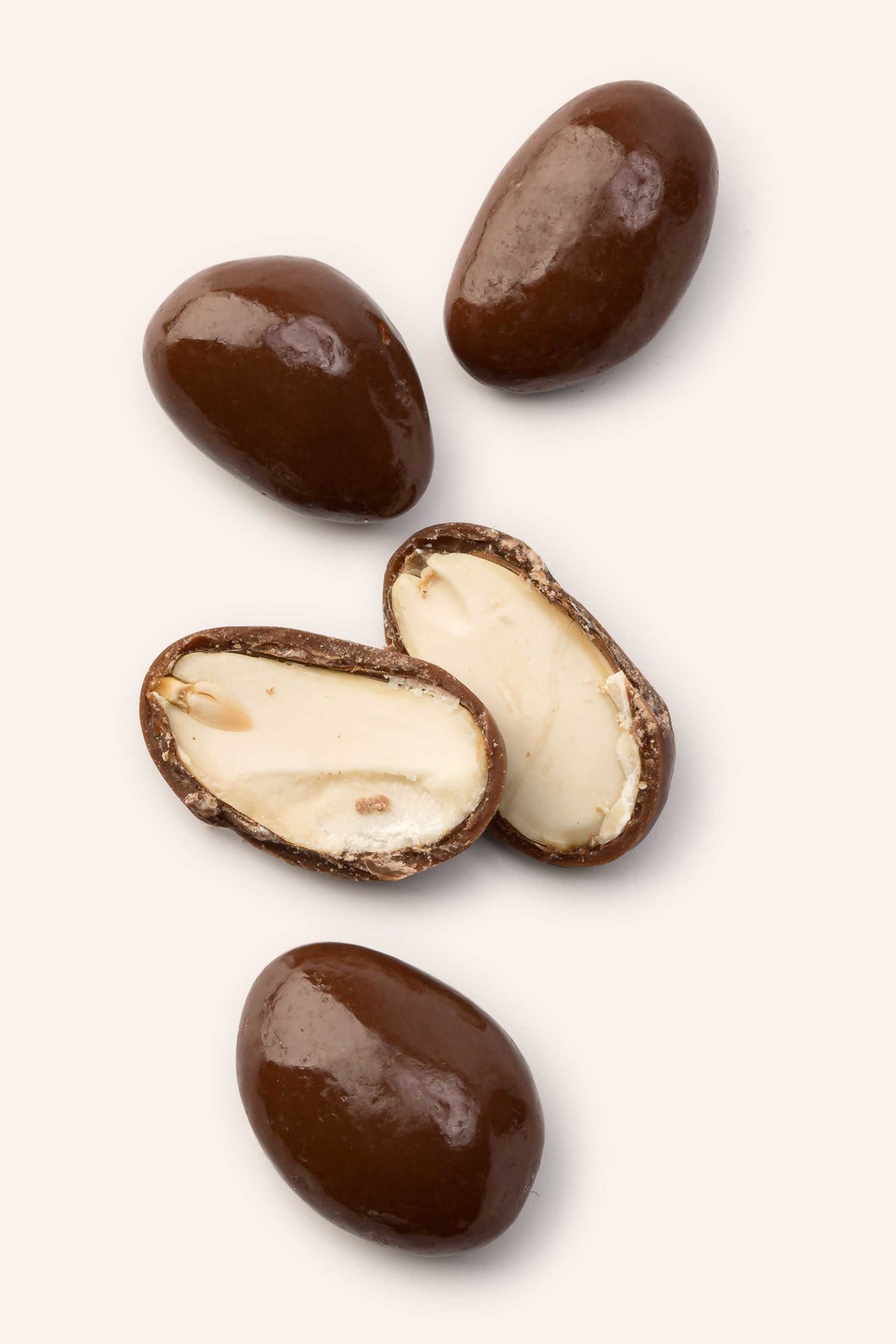 Les Amandes de l'Ili Pika milk chocolate 210 g