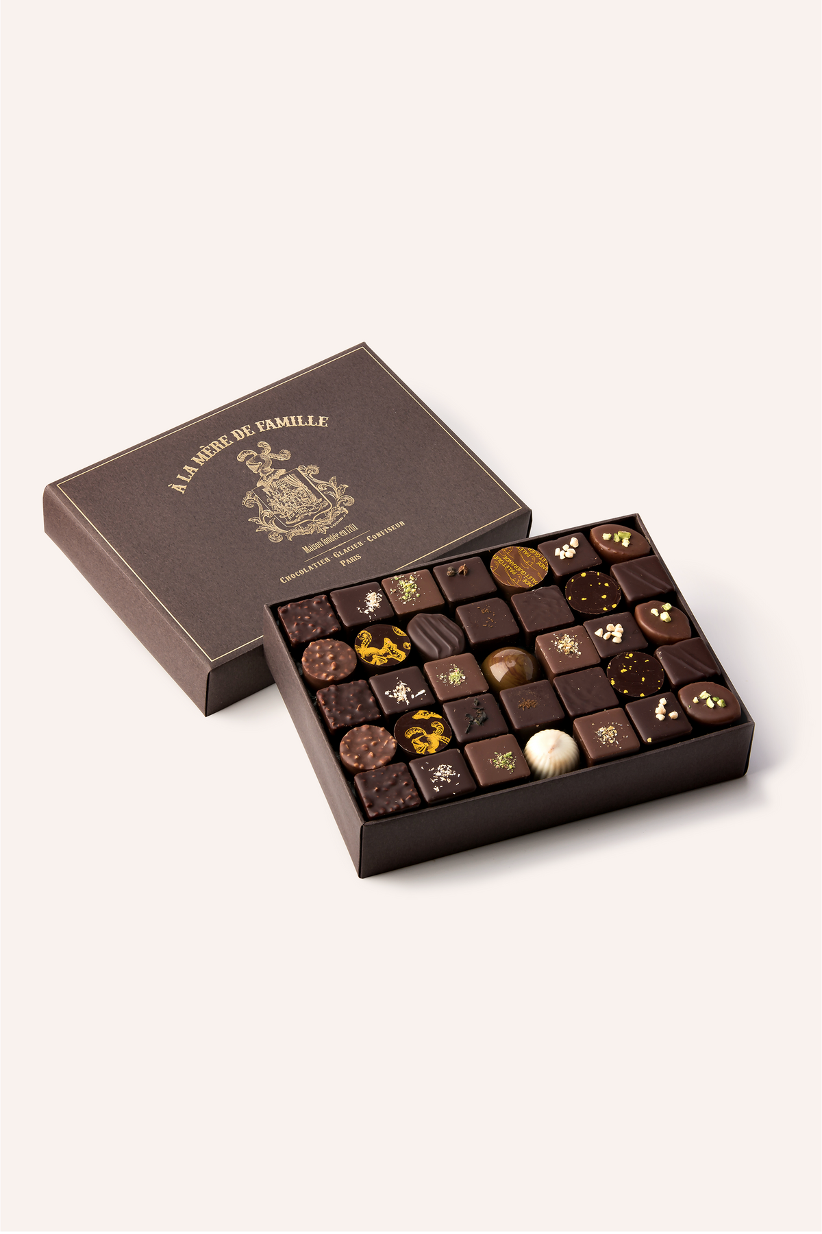 Assorted chocolates box 590g